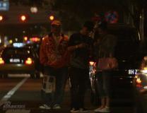 陈小春应采儿秘密游京城提前度“蜜月”(组图)