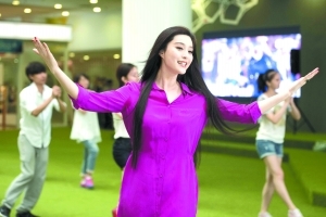 众星参与《北京祝福你》拍摄 范冰冰领舞