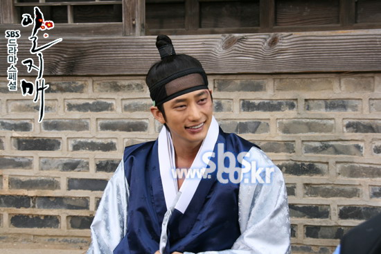 资料图片:韩剧《一枝梅》精彩剧照(15)