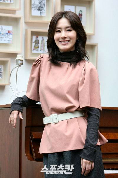 资料图片：韩国女星金智秀精美写真(7)