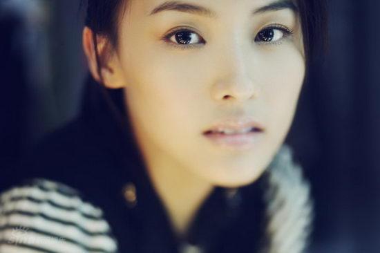 资料图片:演员郑罗茜精美写真(20)