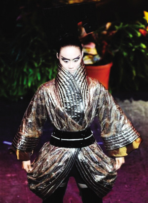 委内瑞拉佳丽蝉联“环球小姐”【图】