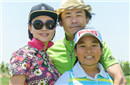  A recent photo of Zhou Libo and his family
