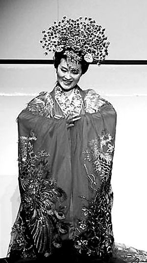 《木兰诗篇》余音绕梁主演依依不舍别深圳(图)