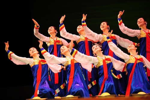 资料图片:《怒放的金达莱》-朝鲜舞蹈(6)