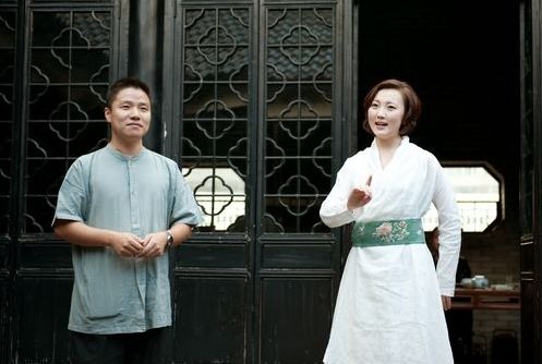 青年京剧演员参加雅聚沙龙 在上海推广国粹艺术