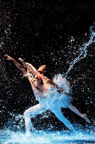 杂技芭蕾《天鹅湖》将登保利剧院 上演空中起舞