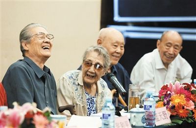 由蓝天野,朱琳,郑榕和朱旭"四老"坐镇人艺这部60年大戏相当值得期待.