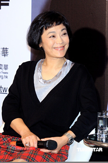 张艾嘉20年后再演舞台剧 大谈办公室恋情