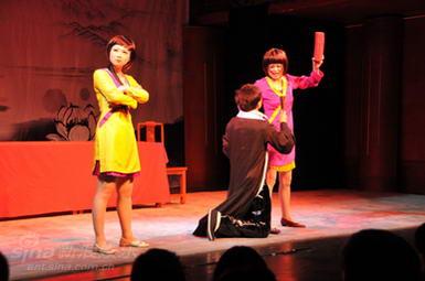 图文:《今夜我是潘金莲》-西门庆沦落到挨板砖