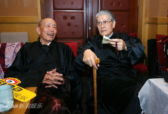 朱旭看《家》落泪 蓝天野:演坏人是我自找的