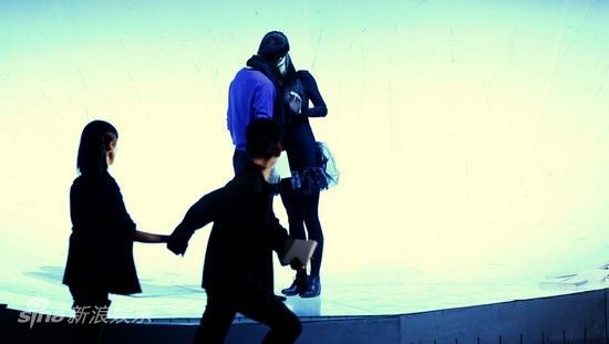 《初恋》首演-热吻