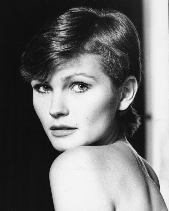 ϣŮ--FionaFullerton