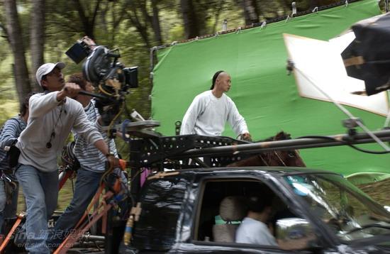 资料图片:电影《爱有来生》片场工作照(9)