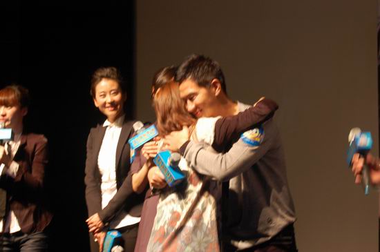 ��֤�ˡ����������ӳл�����żһ��ȳ�(��ͼ)