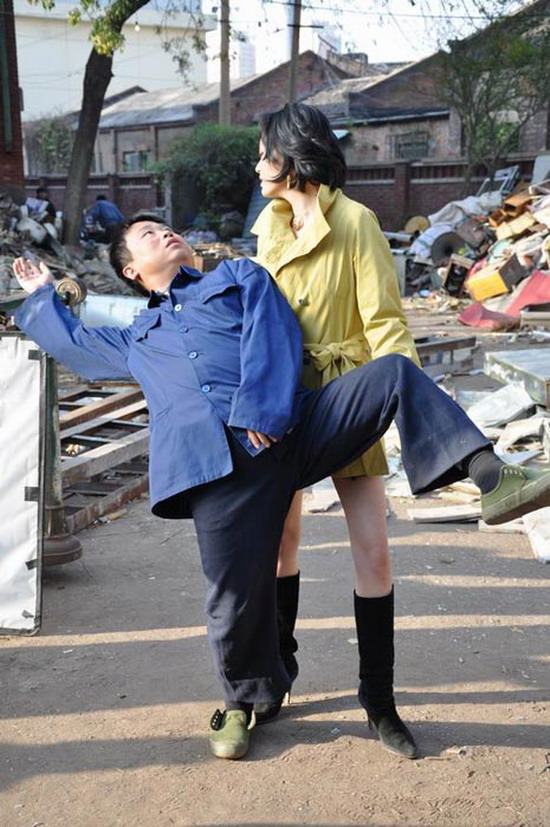 《 天下第一串 》明日上映 燕小六遭遇美人计_