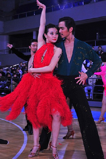 电影《 斗爱 》描写的黎莉莉(爱戴饰)