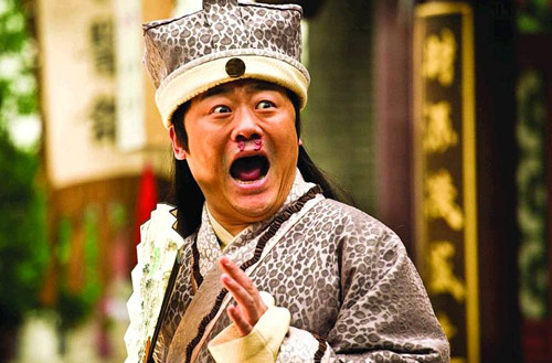 《唐伯虎2》热拍 周立波横店街头"惨遭暴打"
