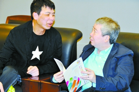 冯"大炮"变成冯"和谐 有问必答十分谦虚