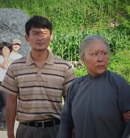 《渔旗》酷暑热拍景岗山“偷师”斯琴高娃(图)