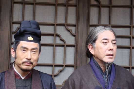 成泰燊、黄秋生“针锋相对”