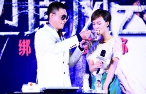 孙红雷王珞丹《边境风云》互诉倾慕情  