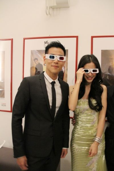 angelababy、彭于晏首映会场内带3D眼镜合照