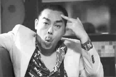 刘青云在《夺命金》中饰演一个老混混