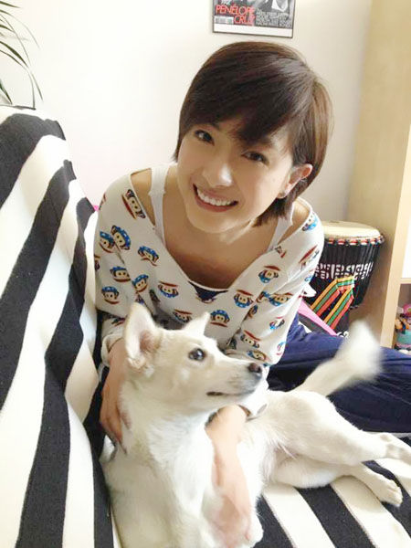 万茜拍摄微电影 再度与小动物结缘_影音娱乐_新浪网