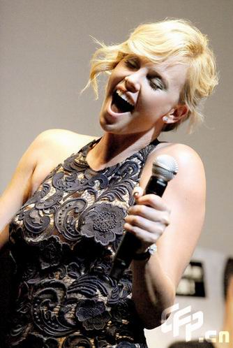 组图:《全民超人》日本首映 史密斯叫板相扑手_影音娱乐_新浪网