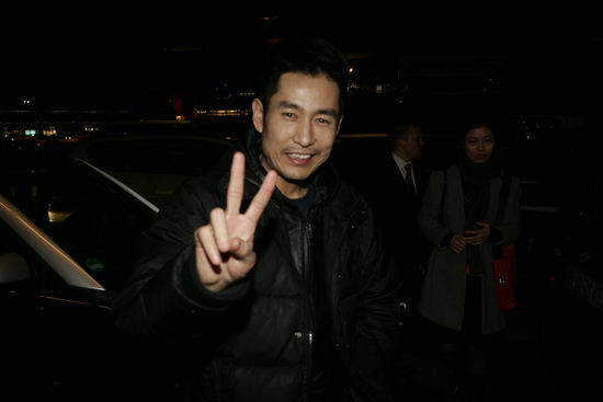 王小帅柏林率队 自创手势预示《左右》必胜【图】