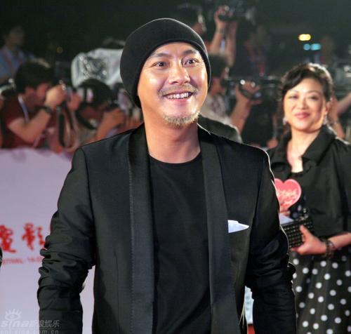 图文:上海电影节开幕红毯--张卫健胡须花白