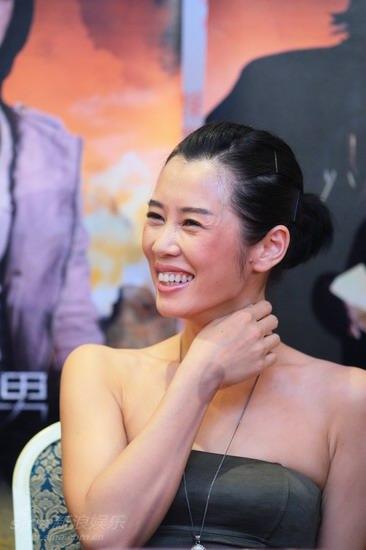 余男笑容满面;; 《无人区》依然疯狂宁浩自称没票房压力(图); 宁浩