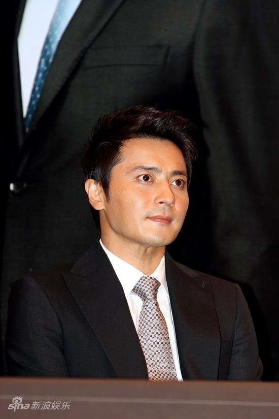 图文:《早安总统》记者会--张东健眼睛漂亮