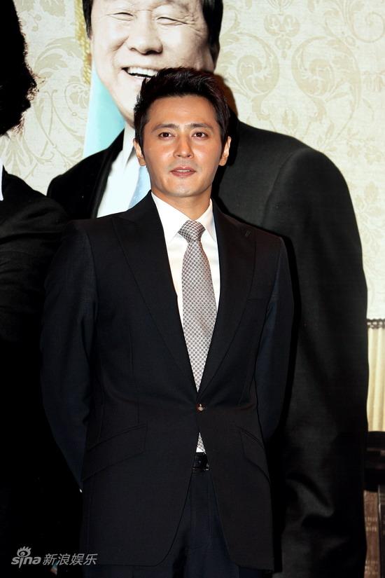 组图韩彩英宣传新片张东健演年轻帅气总统