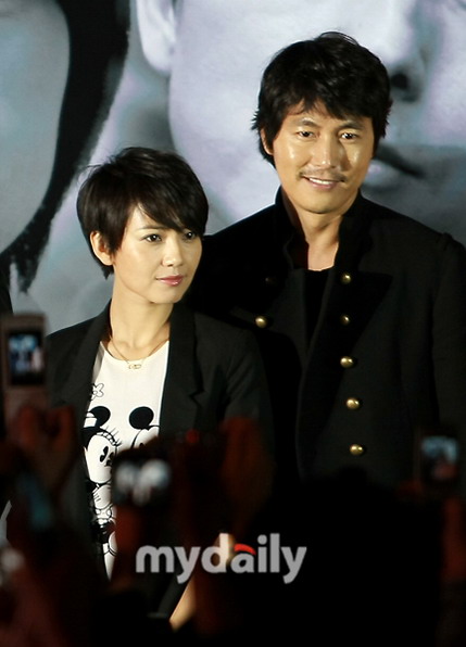 图文:郑宇成高圆圆釜山宣传--高圆圆和郑宇成