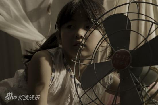 图文:《大地震》惨烈地震场景-小女孩天真烂漫