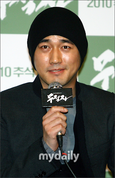 图文：宋承宪朱镇模出席新片首映-赵汉善