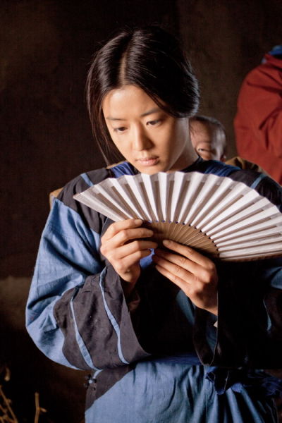 图文:《<em>雪花秘扇</em>》造型-全智贤读<em>女书</em>-娱乐-福