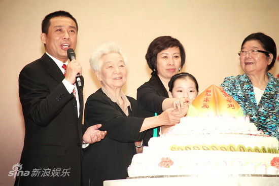 为于蓝提前庆生
