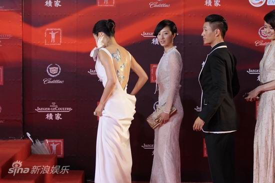 图文:上海电影节红毯-江一燕展示蝴蝶_影音娱乐_新浪网