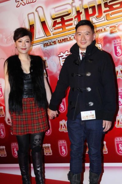 图文:《八星抱喜》香港首映--杜汶泽田蕊妮夫妇