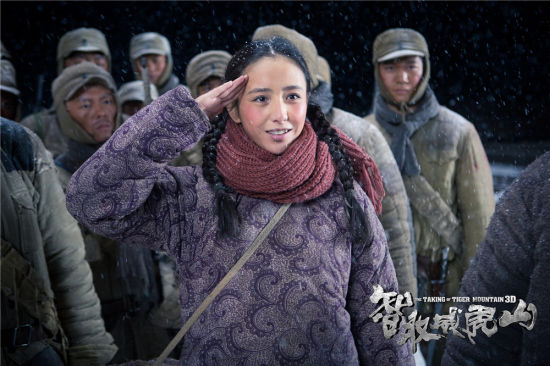 佟丽娅饰演小白鸽