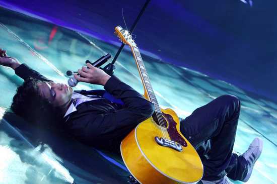 [香港战]丁少华大熊将在《名师》直播倚天屠龙(组图)