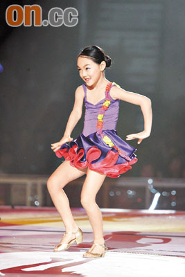 李连杰女儿展舞技赢掌声 6岁已夺全国冠军【图】