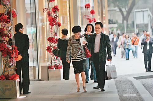 狄波拉受儿媳艳照门困扰 逛街购物医治心病(图