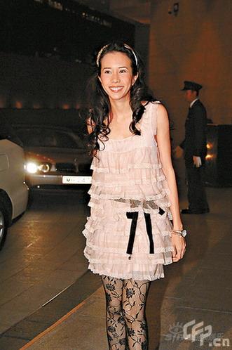 莫文蔚跟运动员合作 杨千嬅北京买流动厕所【图】