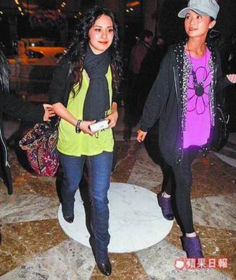 阿sa充记者带阿娇演习问答 李威意外会twins