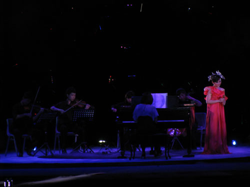 梁静茹广州开唱以情动人 唱粤语歌哄歌迷【图】