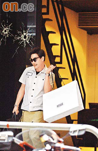 阿sa10分钟花掉千元 许志安苏永康结伴血拼【图】